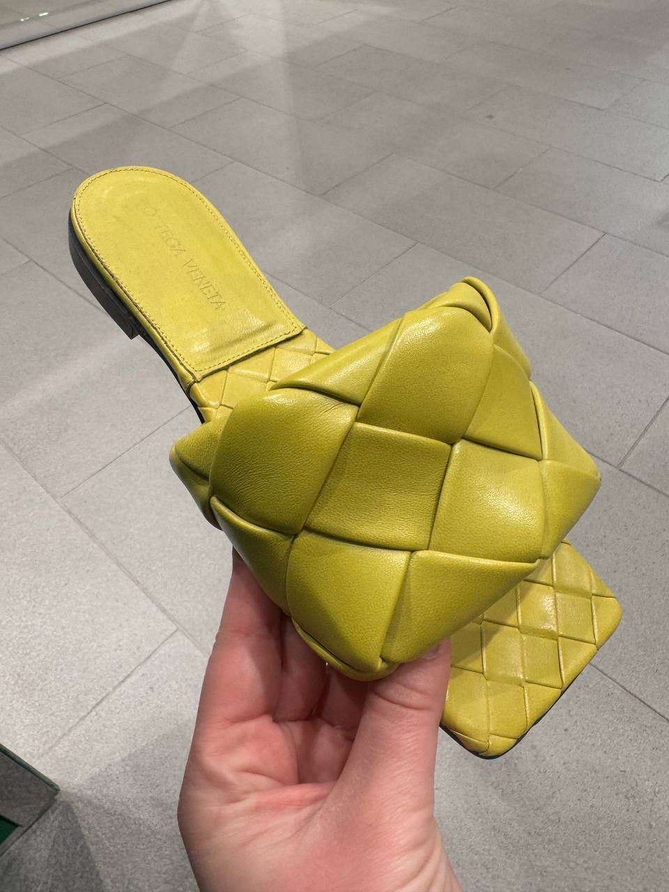 BOTTEGA VENETA Slides side view - Women's luxury Shoes