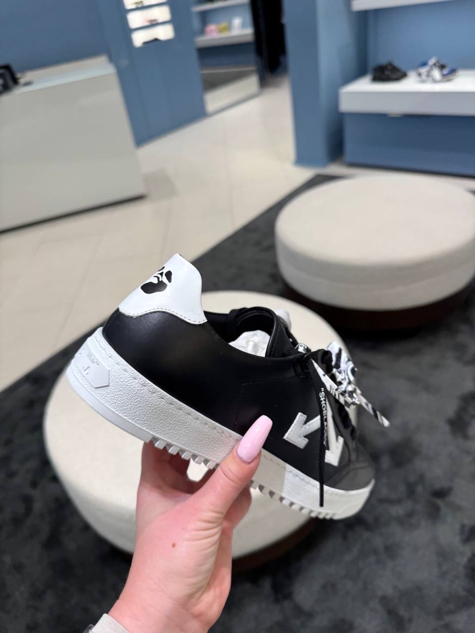 OFF-WHITE Sneakers side view - Men's luxury Shoes