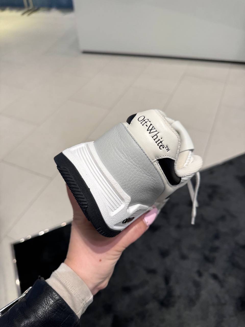 OFF-WHITE Sneakers side view - Men's luxury Shoes