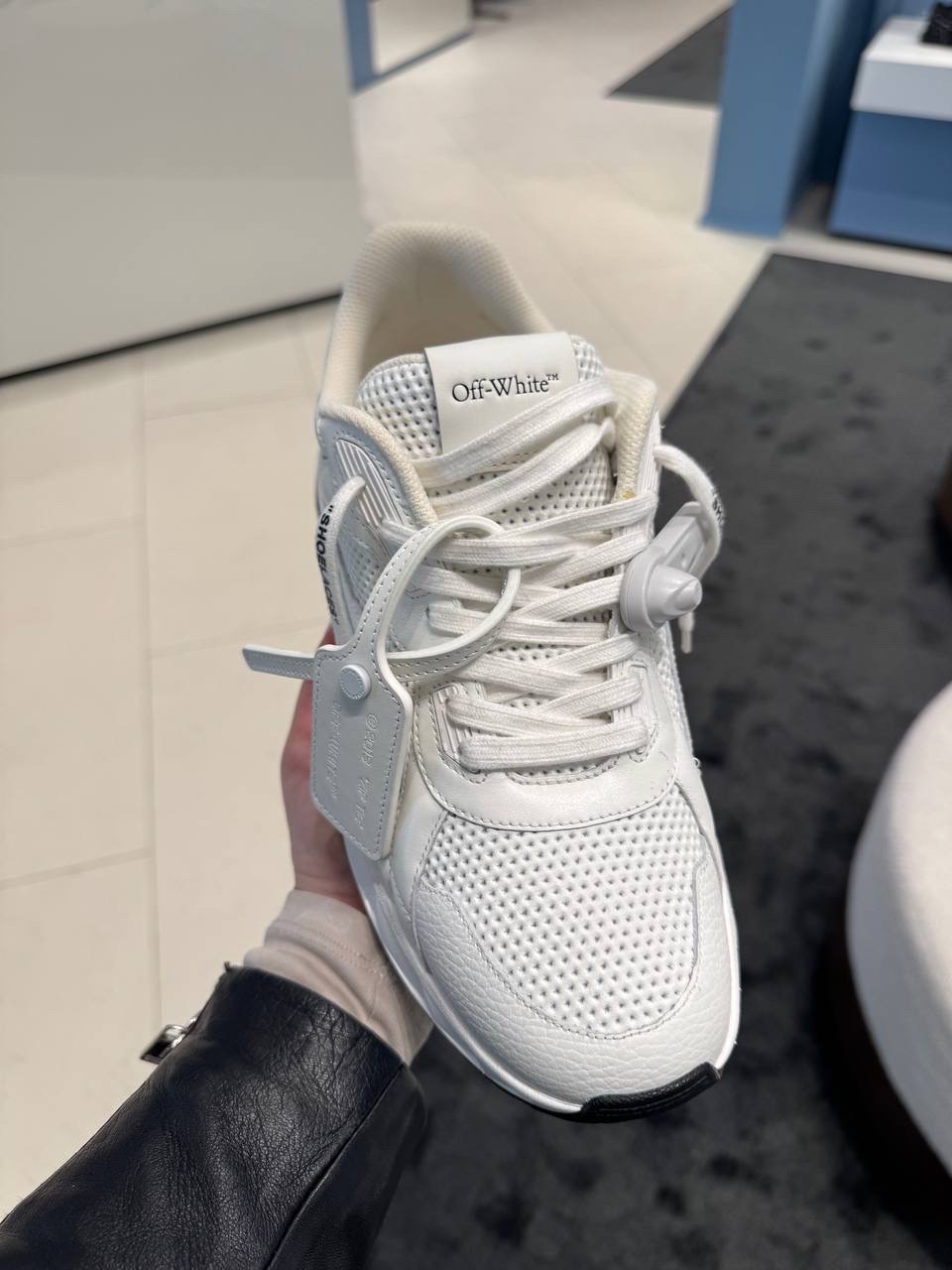OFF-WHITE Sneakers side view - Men's luxury Shoes