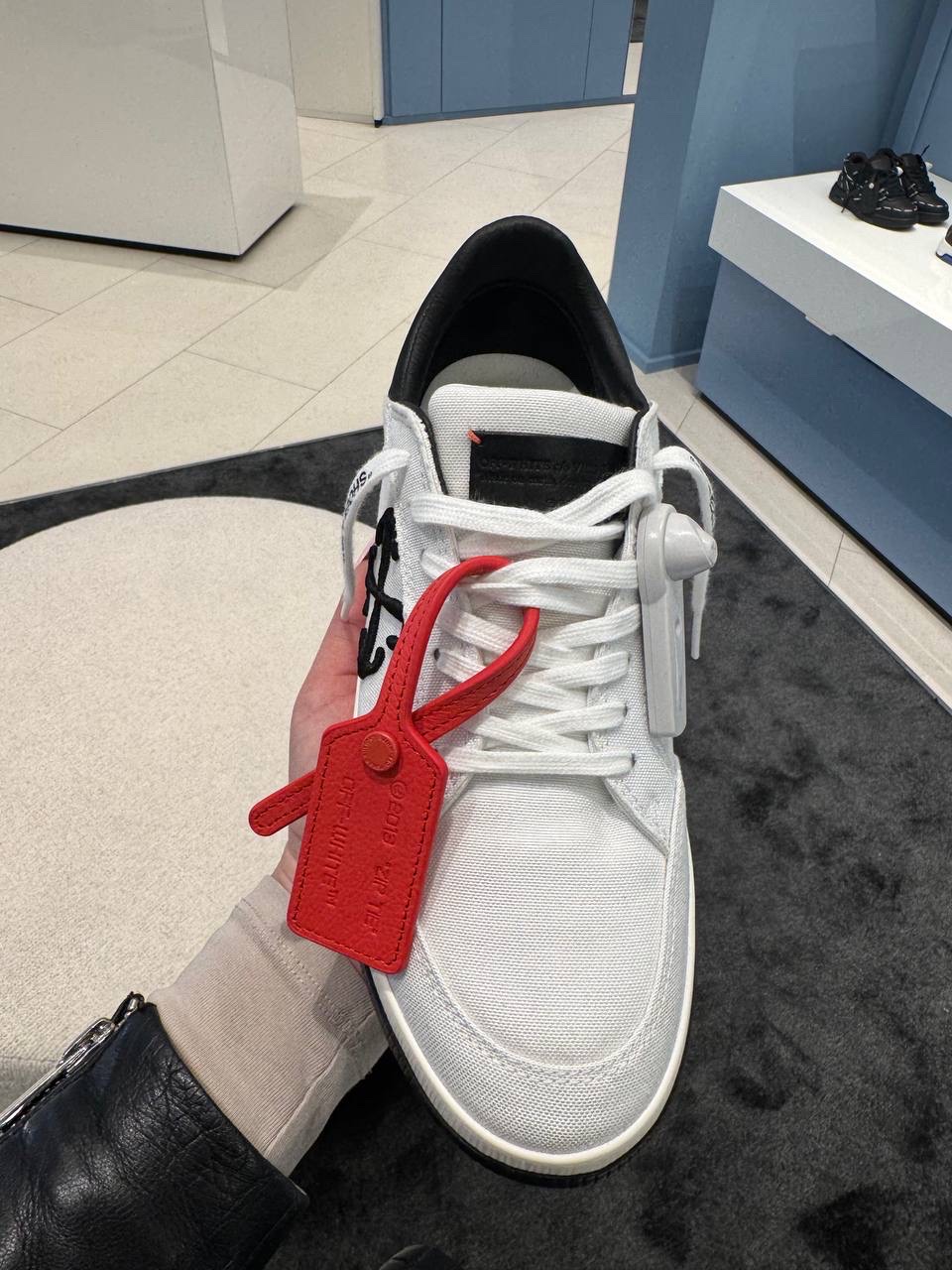 OFF-WHITE Sneakers side view - Men's luxury Shoes
