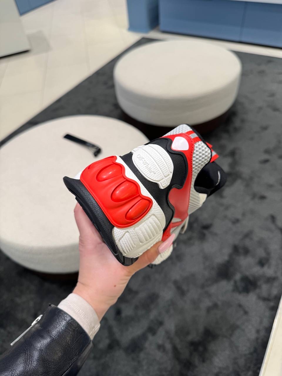 OFF-WHITE Sneakers side view - Men's luxury Shoes