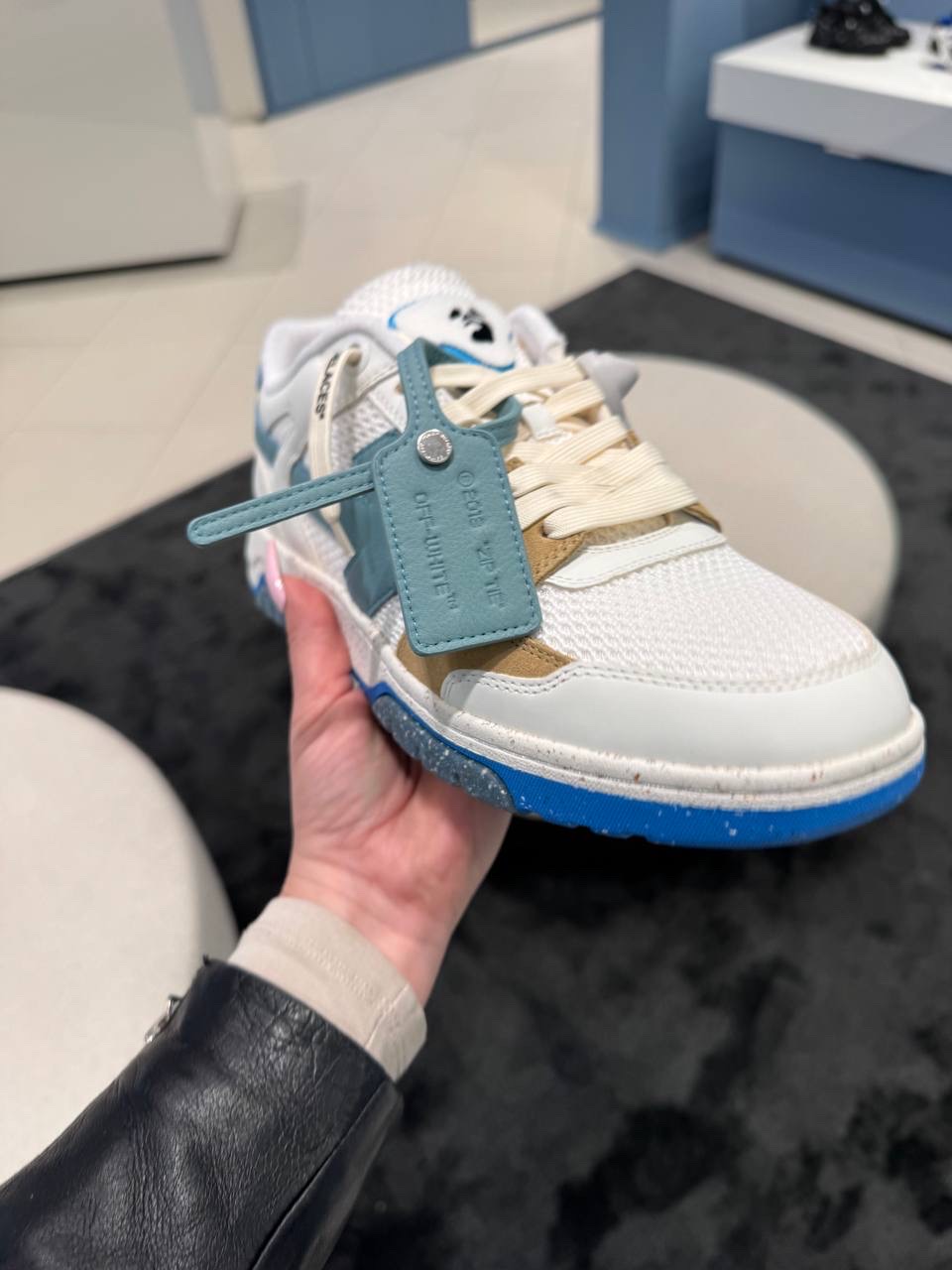 OFF-WHITE Sneakers side view - Men's luxury Shoes