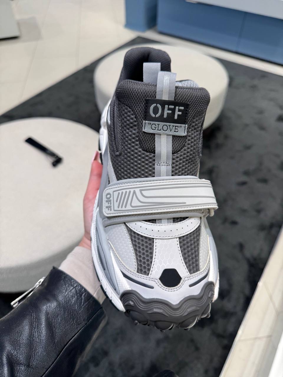 OFF-WHITE Sneakers side view - Men's luxury Shoes
