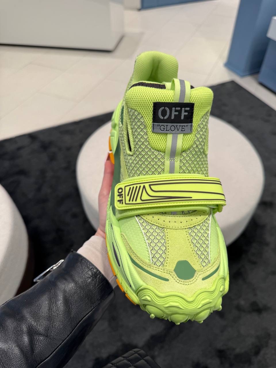 OFF-WHITE Sneakers side view - Men's luxury Shoes
