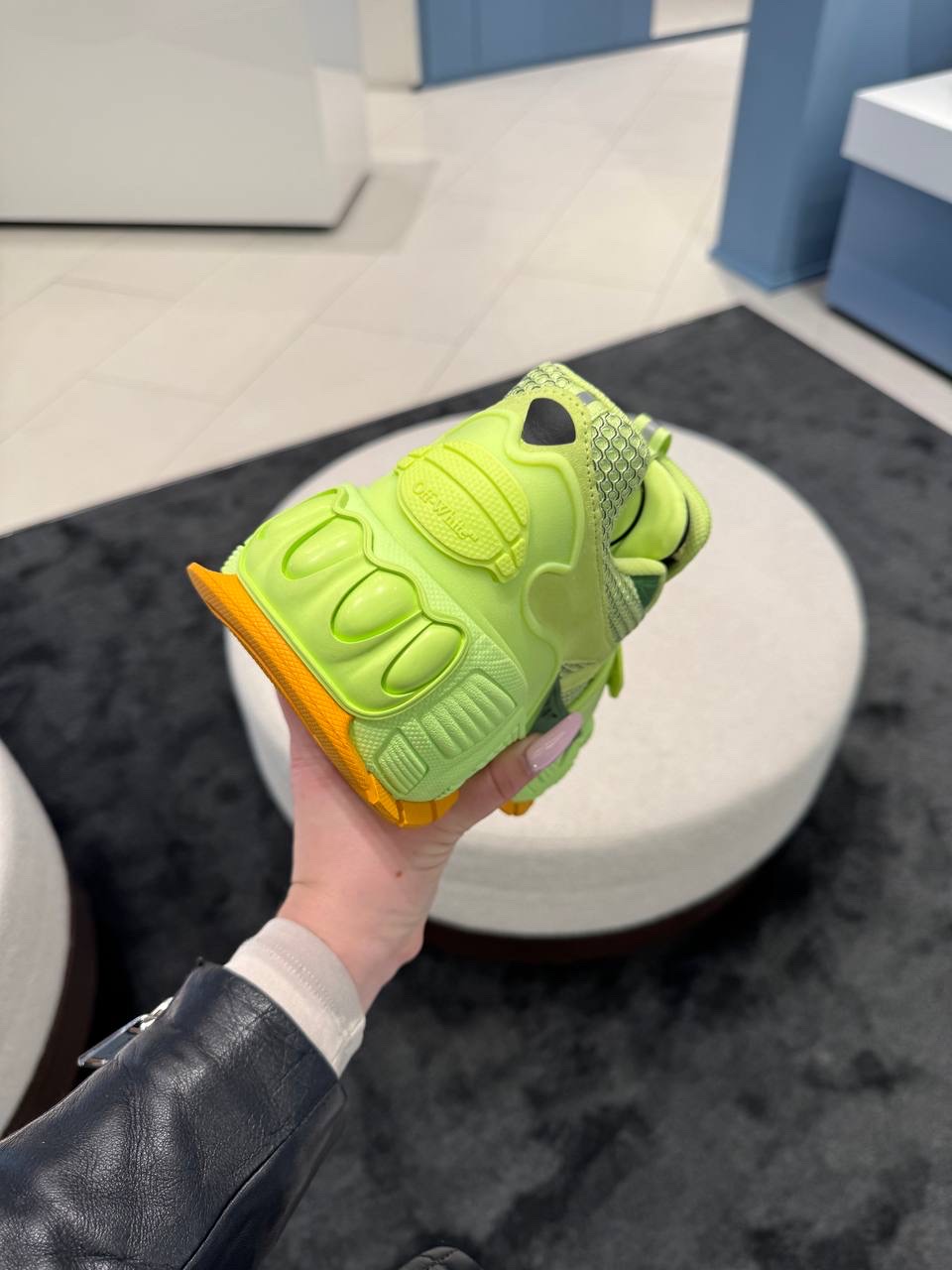 OFF-WHITE Sneakers side view - Men's luxury Shoes