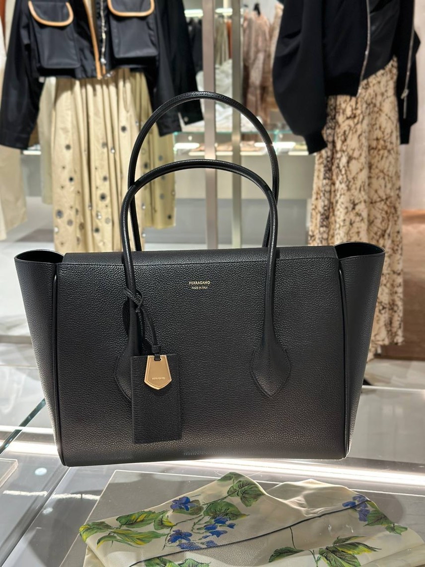 SALVATORE FERRAGAMO Totes front view - Women's luxury Bags
