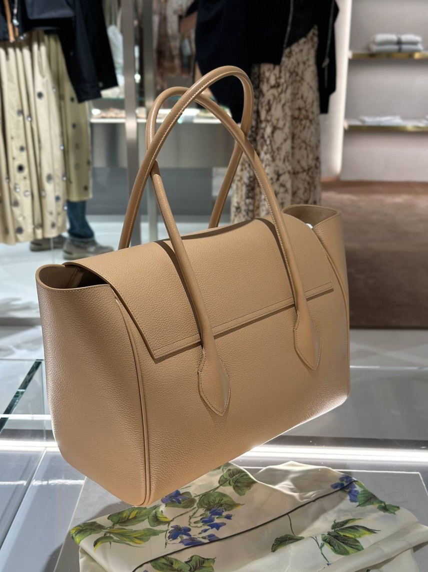 SALVATORE FERRAGAMO Totes side view - Women's luxury Bags
