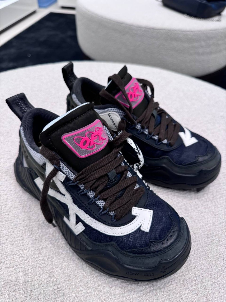 OFF-WHITE Sneakers side view - Women's luxury Shoes
