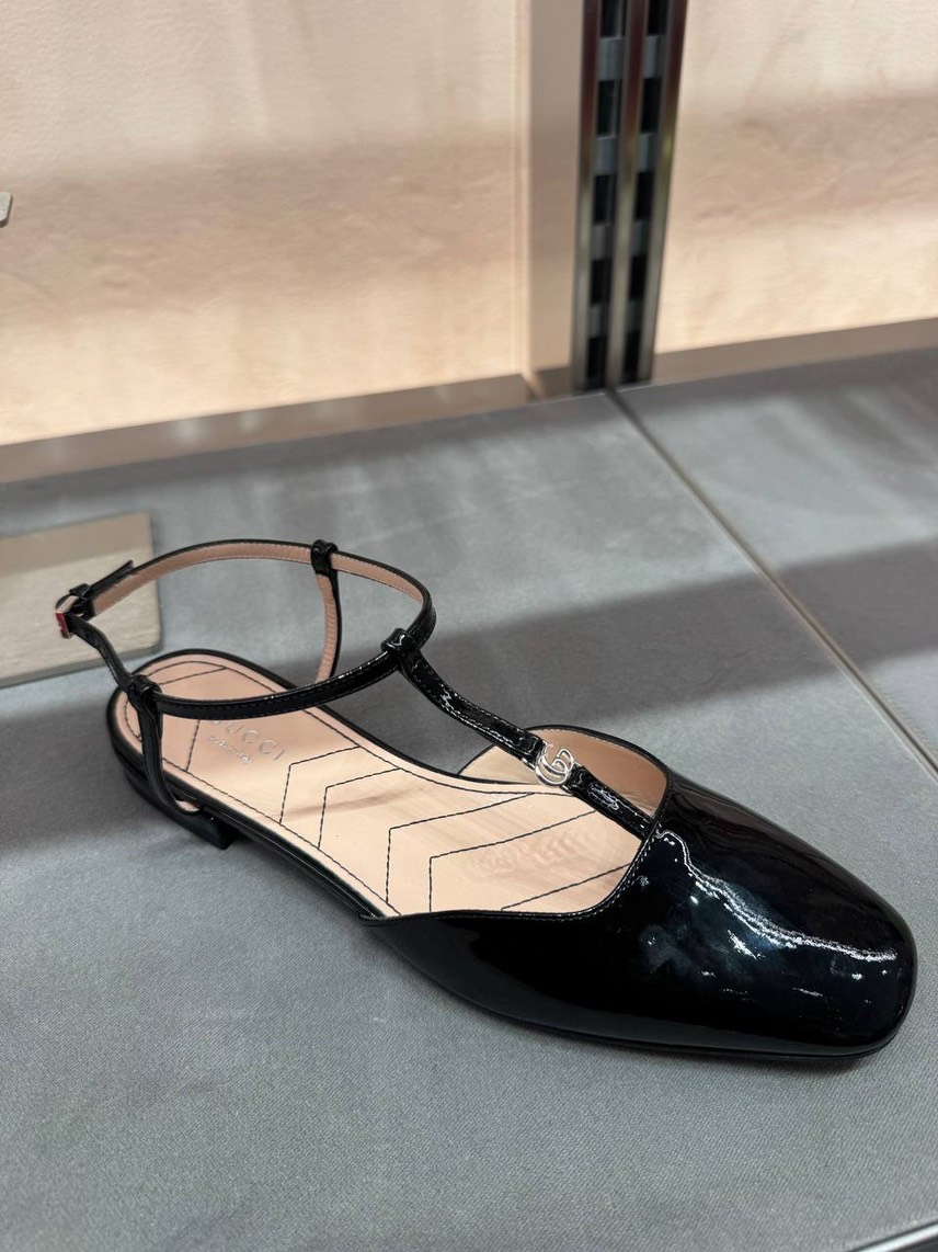 GUCCI Sandals side view - Women's luxury Shoes