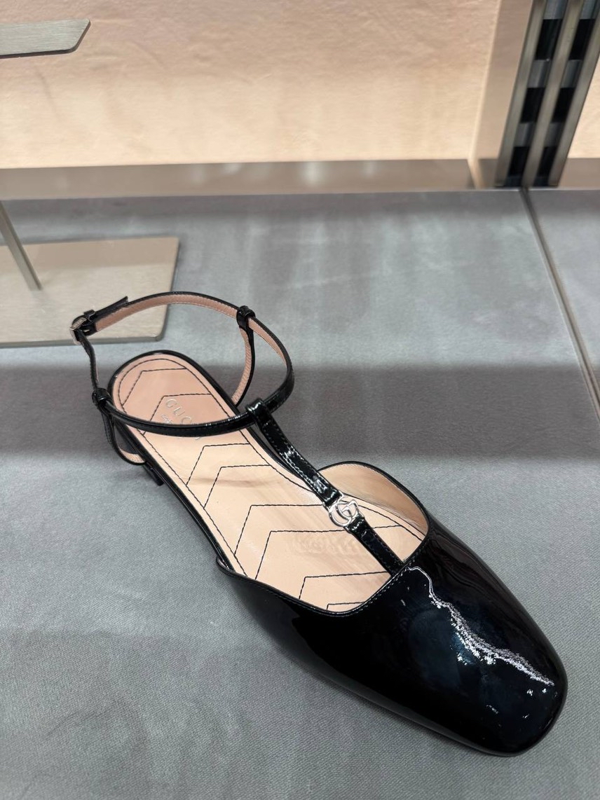 GUCCI Sandals side view - Women's luxury Shoes