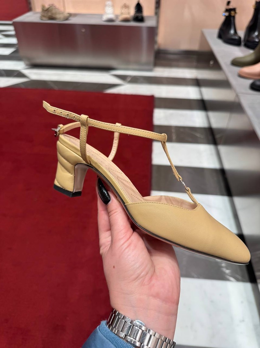 GUCCI Sandals side view - Women's luxury Shoes