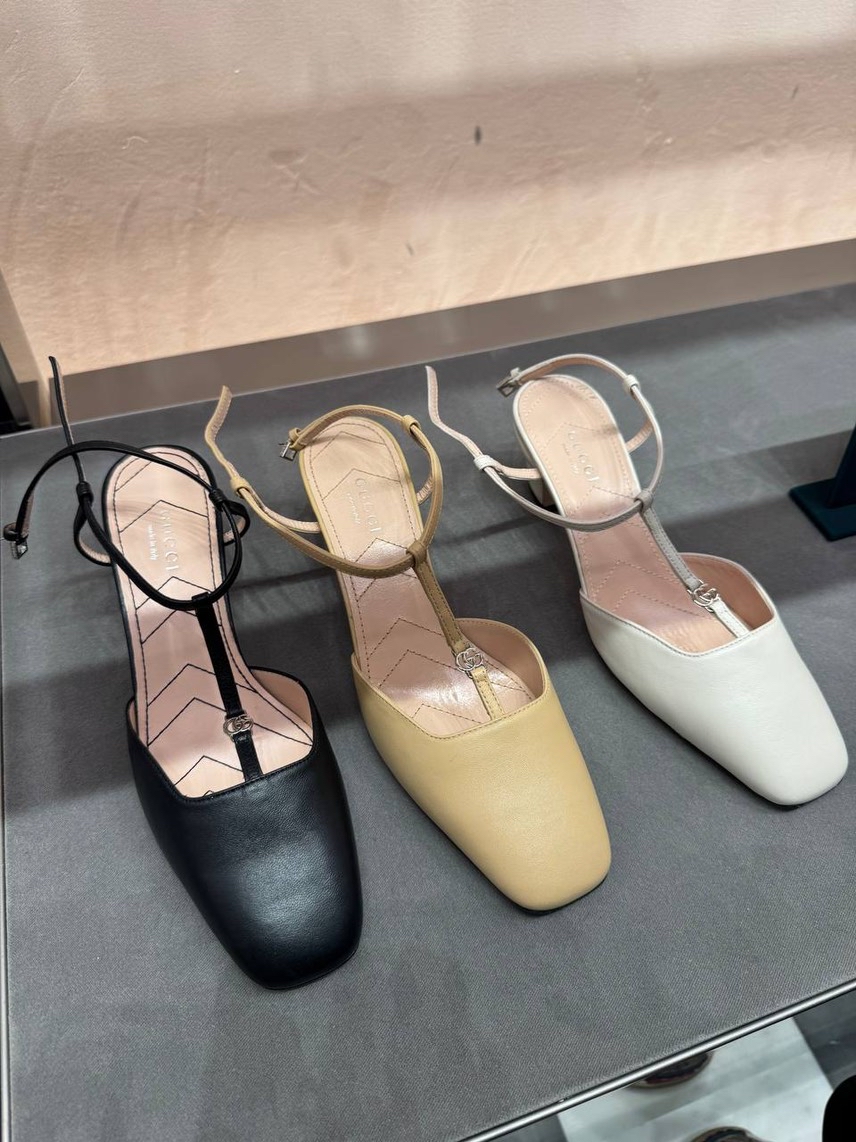 GUCCI Sandals front view - Women's luxury Shoes
