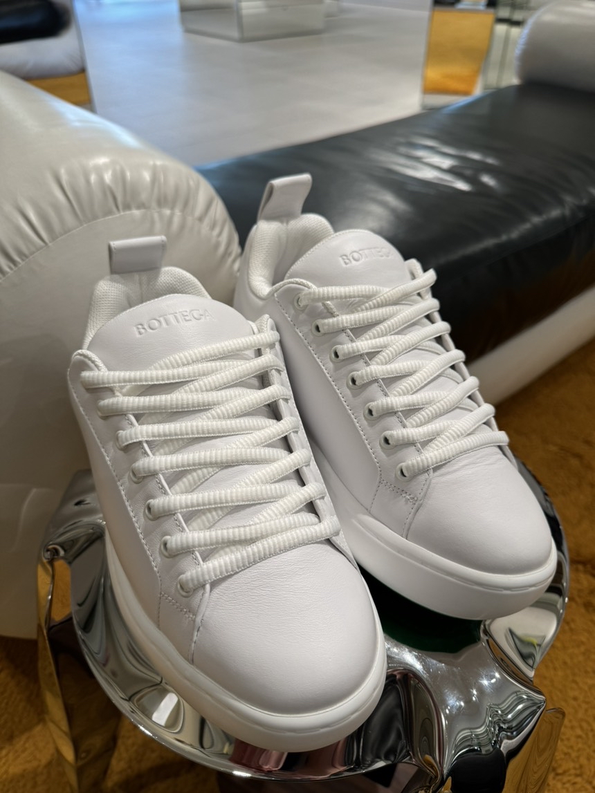 BOTTEGA VENETA Sneakers front view - Men's luxury Shoes
