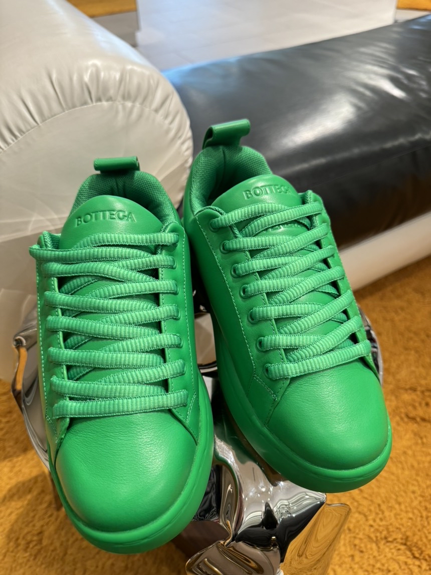 BOTTEGA VENETA Sneakers front view - Men's luxury Shoes
