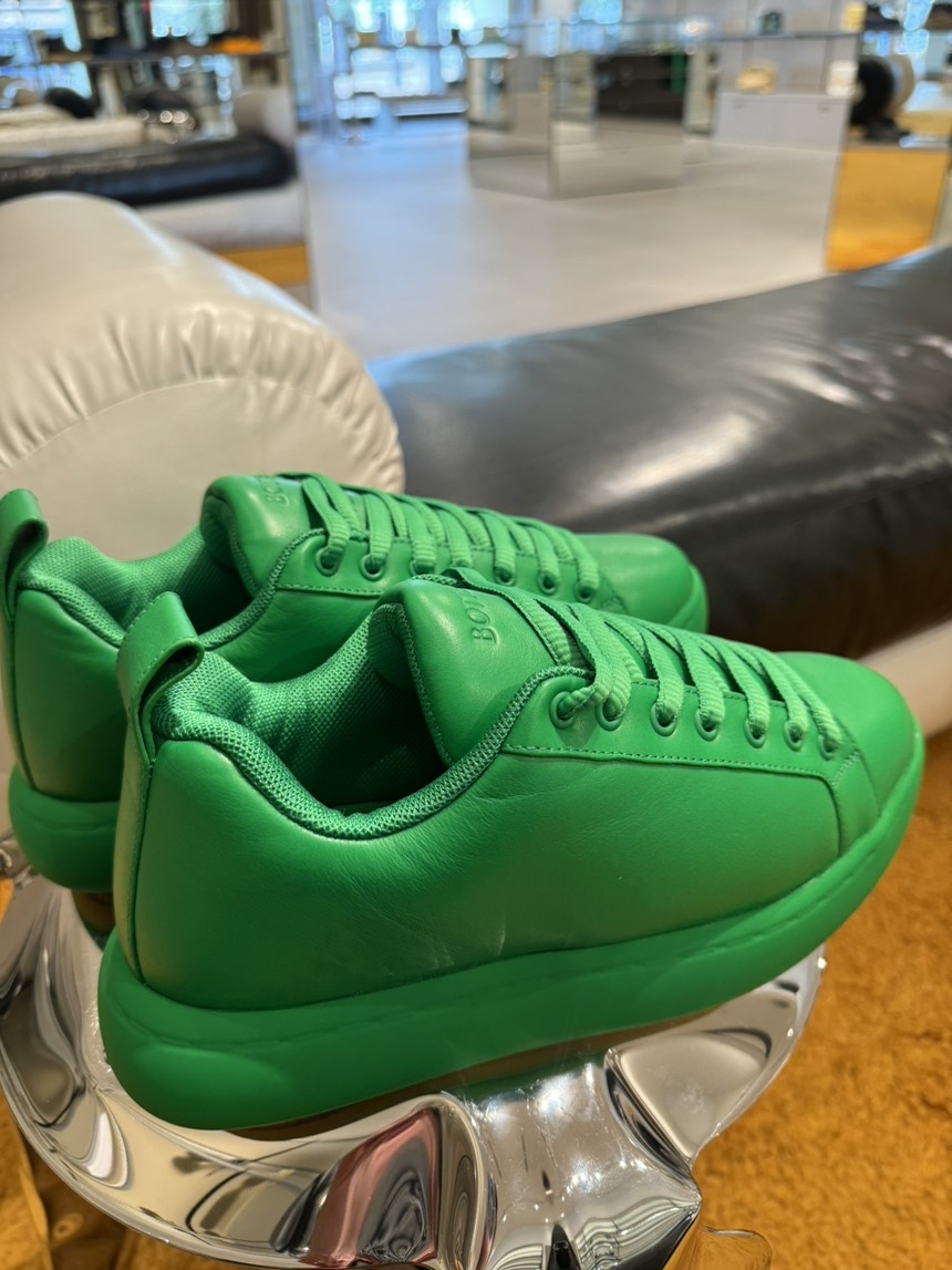 BOTTEGA VENETA Sneakers side view - Men's luxury Shoes