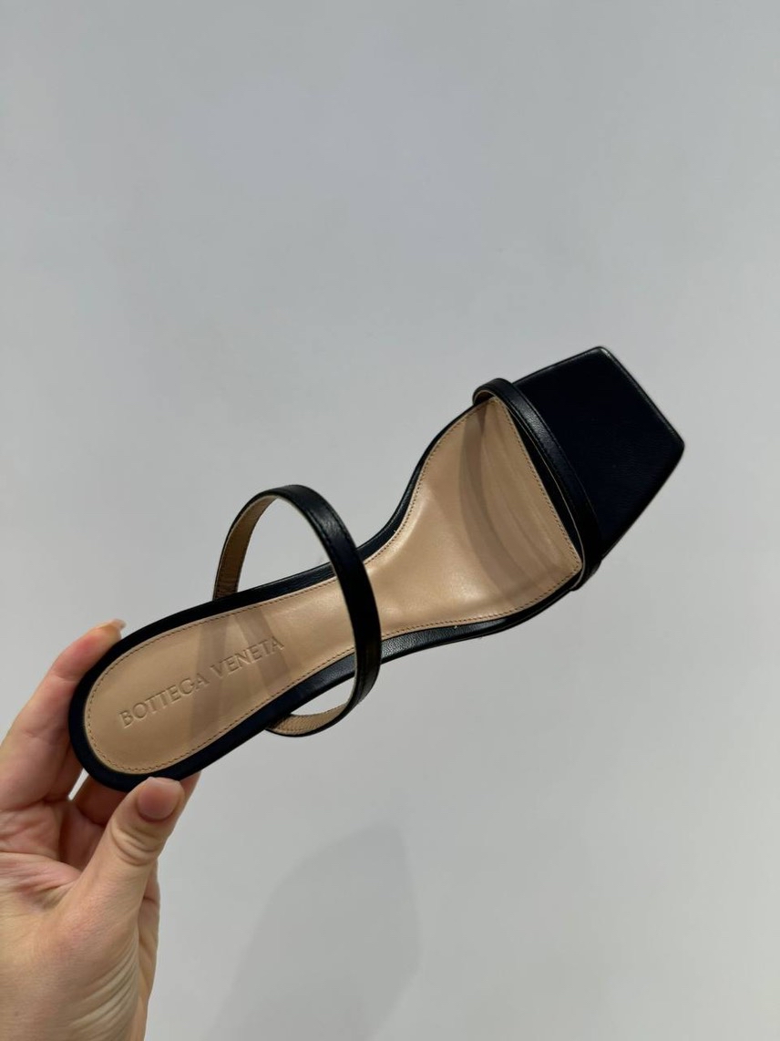 BOTTEGA VENETA Sandals side view - Women's luxury Shoes