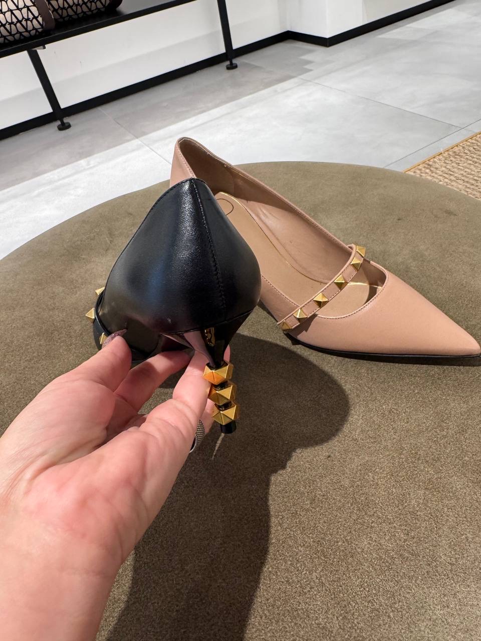 VALENTINO GARAVANI Pumps side view - Women luxury Shoes