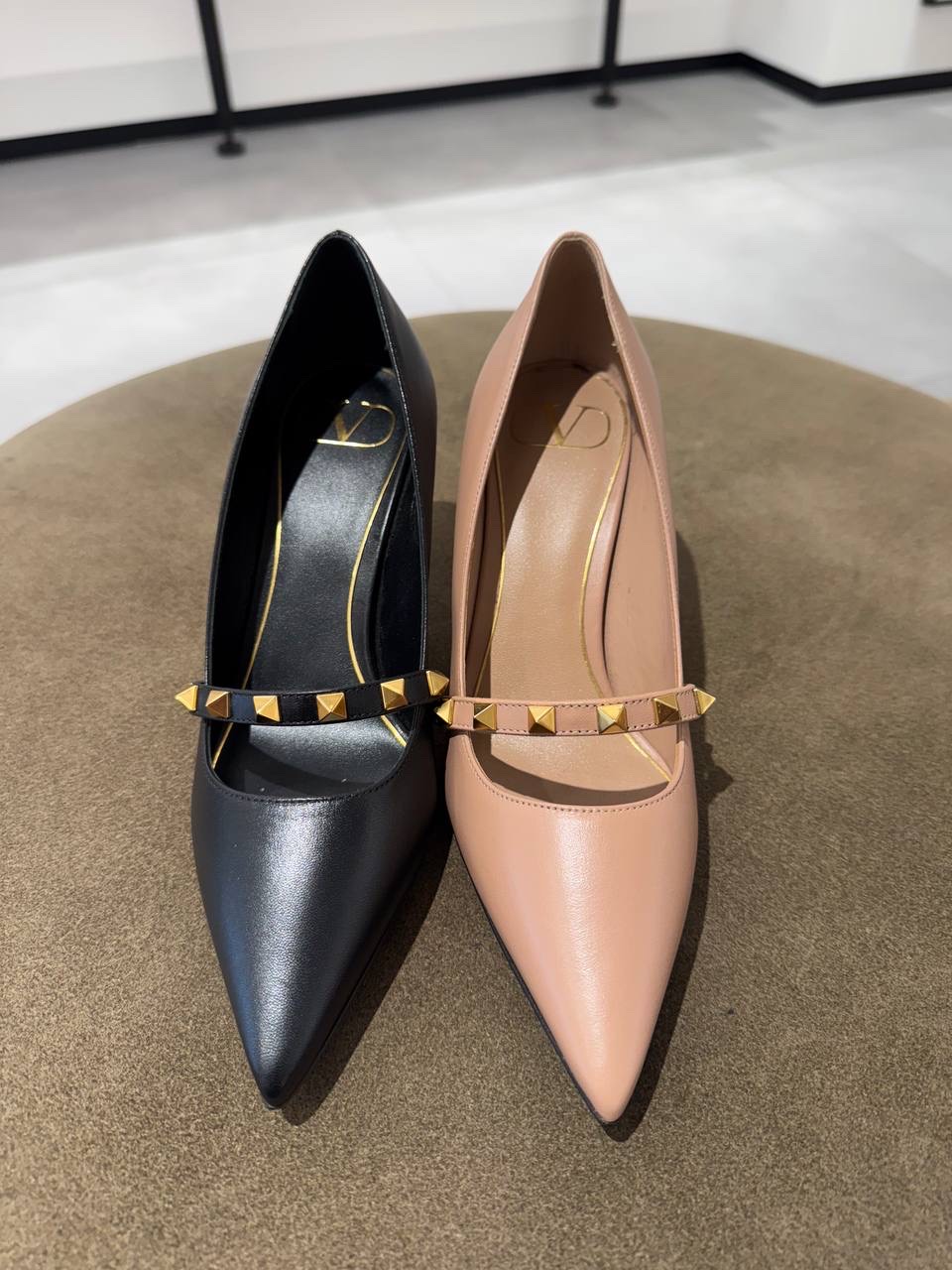 VALENTINO GARAVANI Pumps side view - Women luxury Shoes