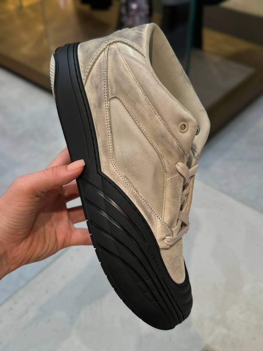 GIVENCHY Sneakers side view - Men's luxury Shoes