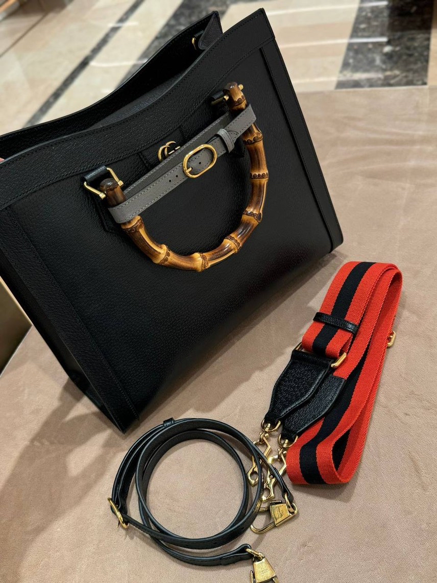 GUCCI Shoulder bags side view - Women's luxury Bags
