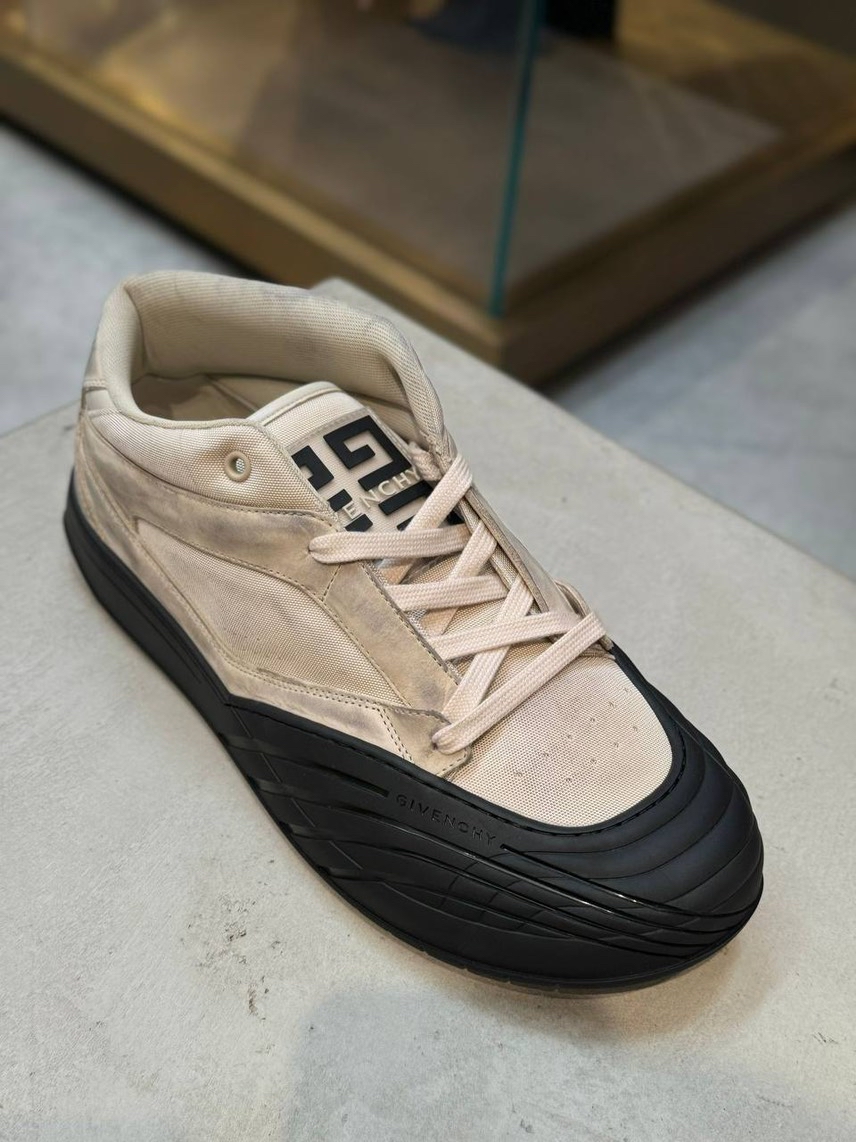 GIVENCHY Sneakers front view - Men's luxury Shoes