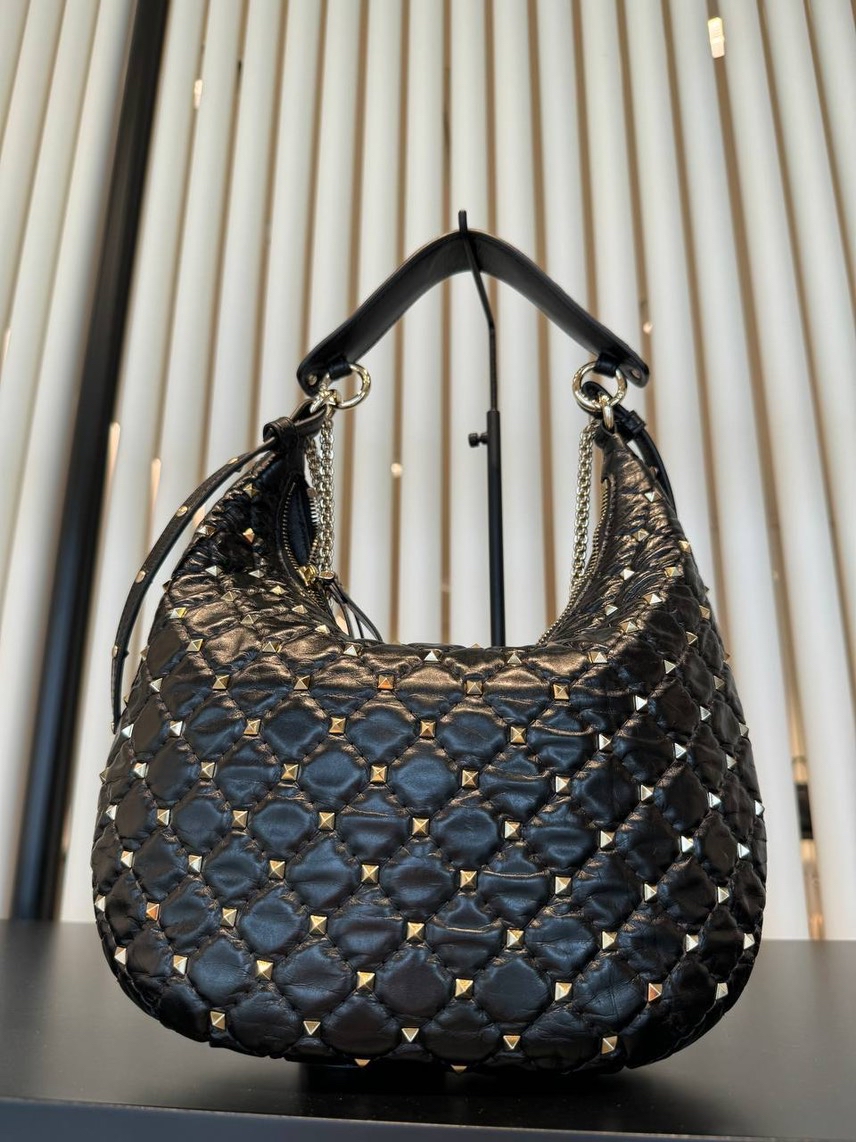 VALENTINO GARAVANI Shoulder bags front view - Women's luxury Bags