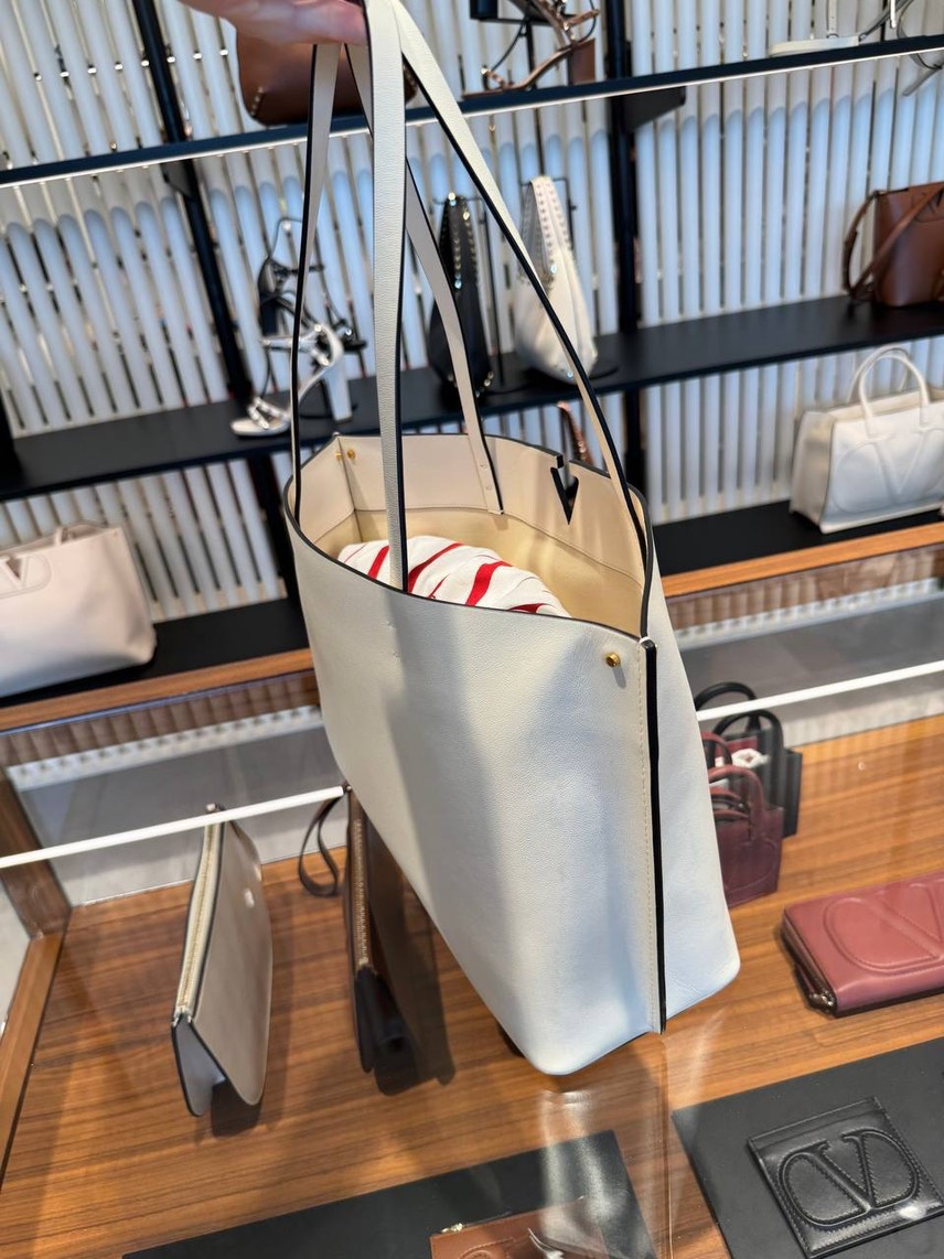 VALENTINO GARAVANI Shoulder bags side view - Women's luxury Bags