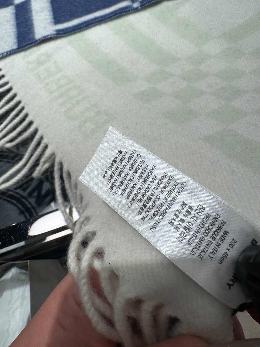 BURBERRY Scarves side view - Women's luxury Accessories
