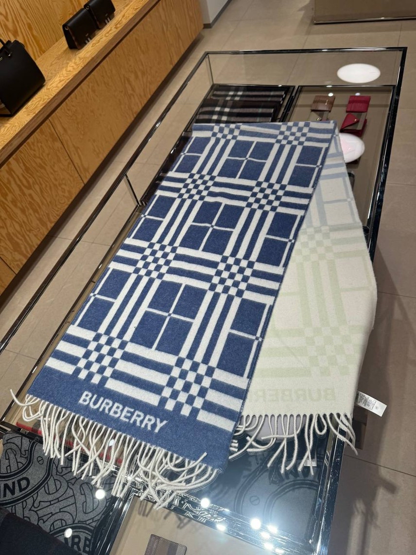 BURBERRY Scarves side view - Women's luxury Accessories