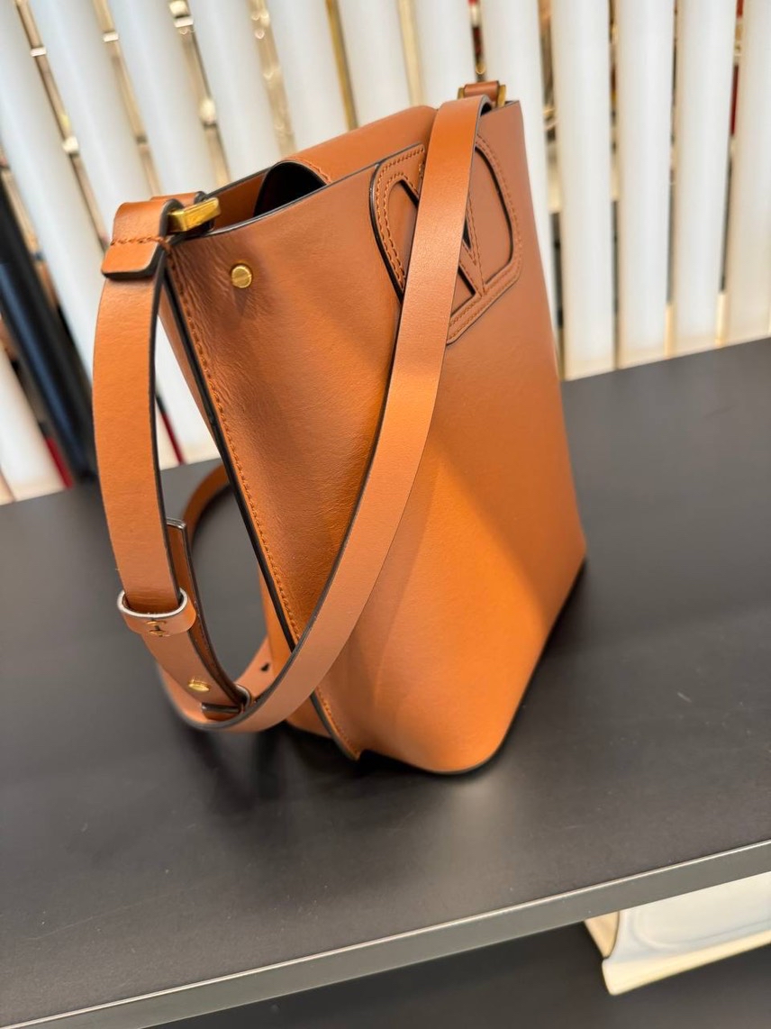 VALENTINO GARAVANI Crossbody bags side view - Women's luxury Bags