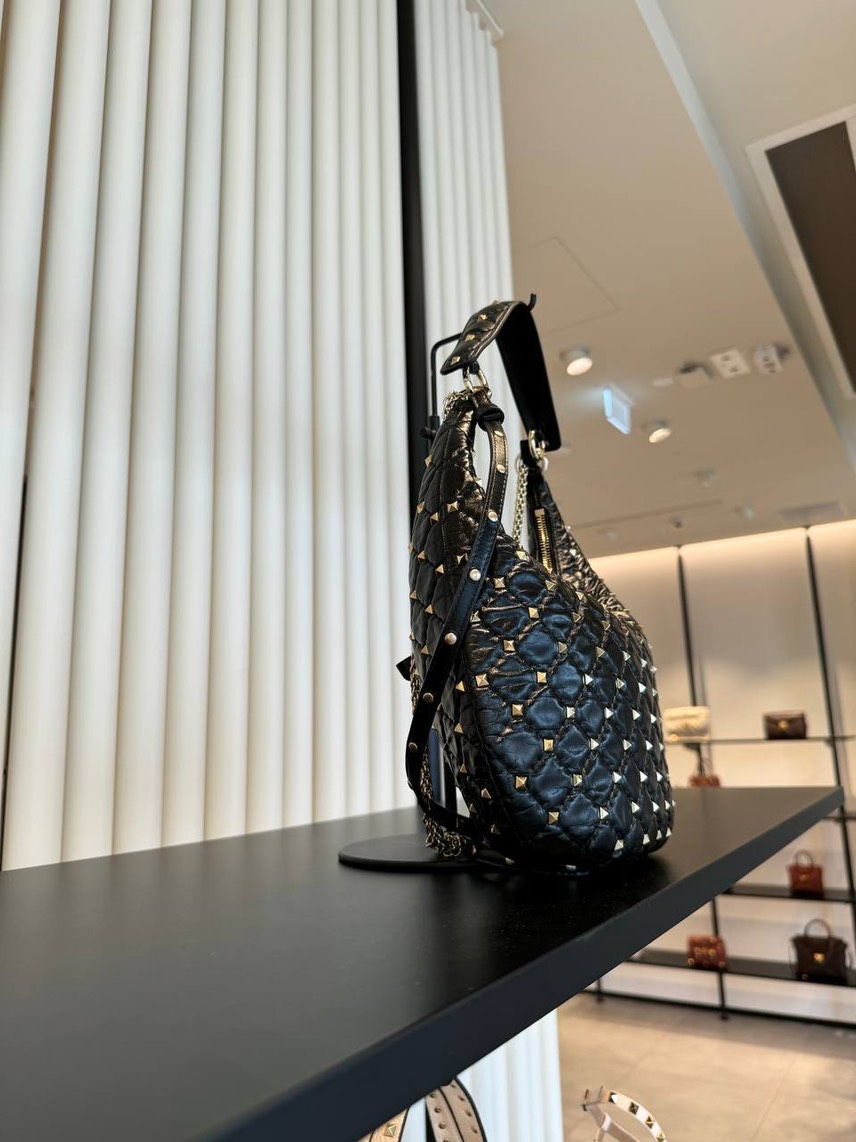 VALENTINO GARAVANI Shoulder bags side view - Women's luxury Bags