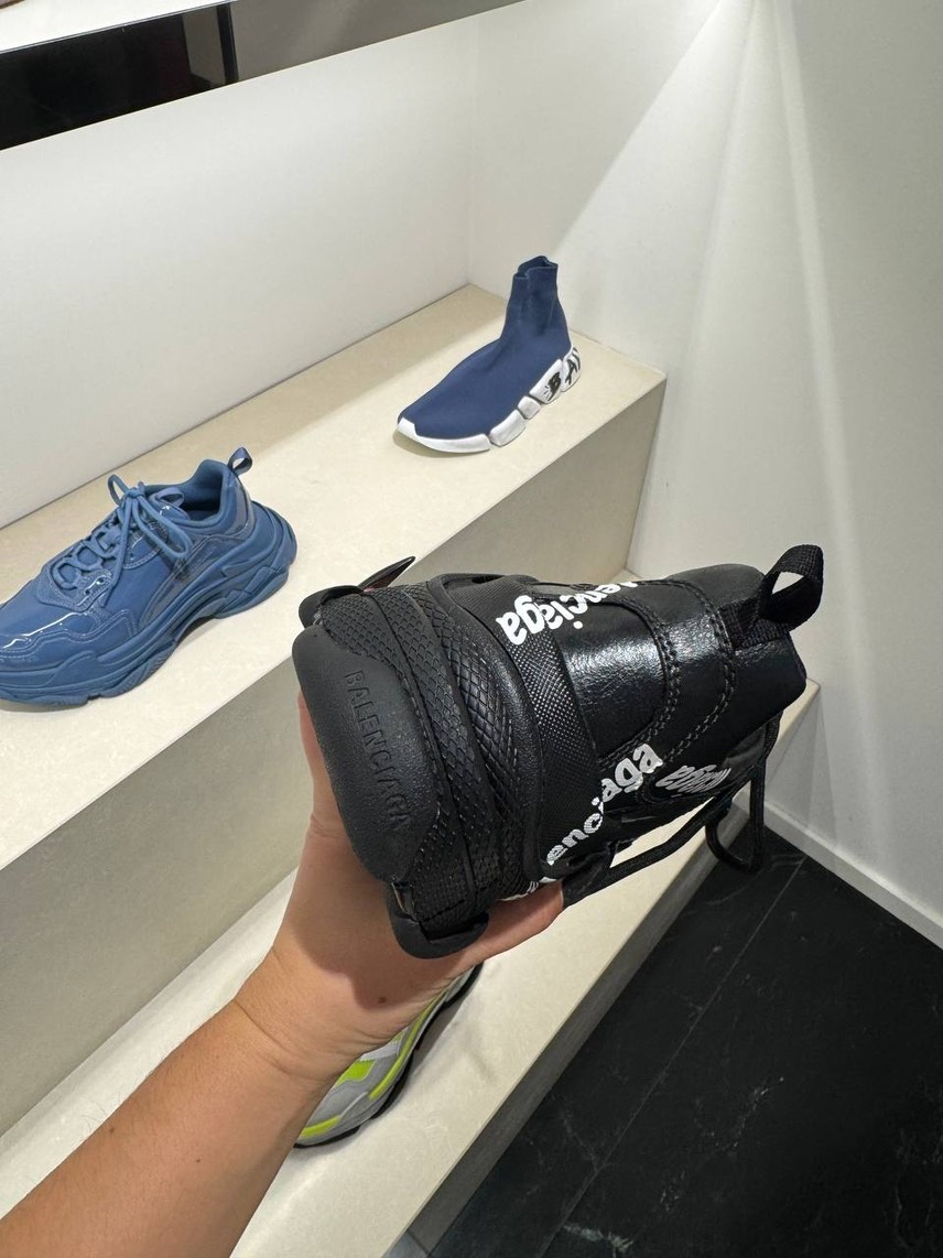 BALENCIAGA Sneakers side view - Men's luxury Shoes