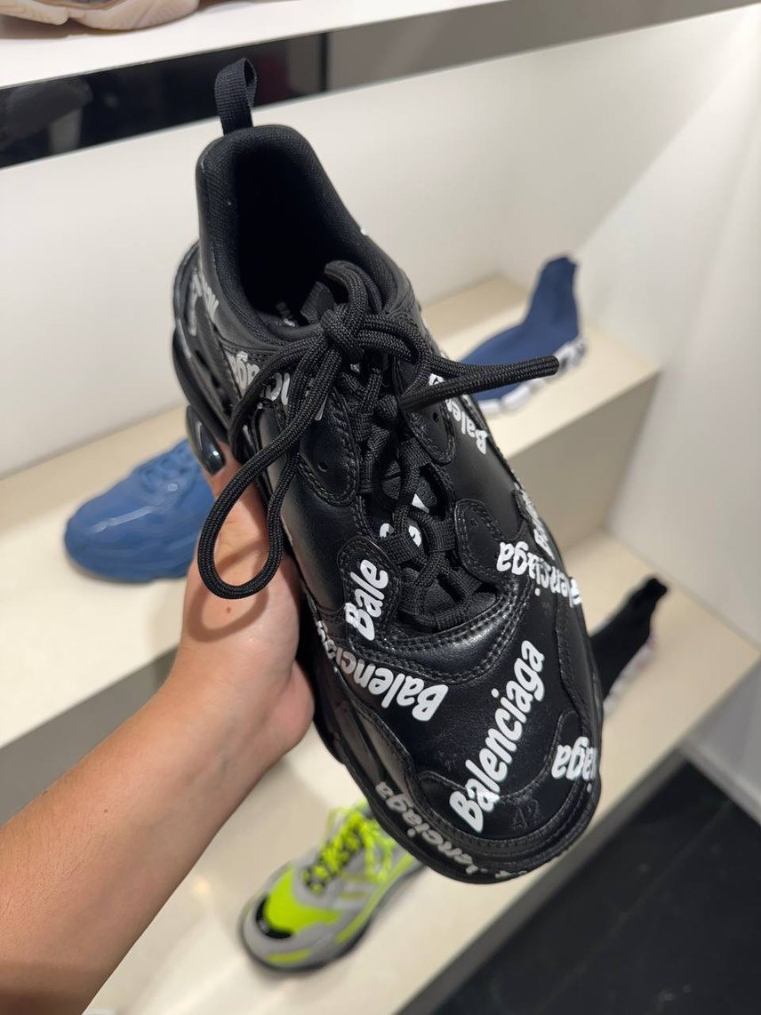 BALENCIAGA Sneakers side view - Men's luxury Shoes