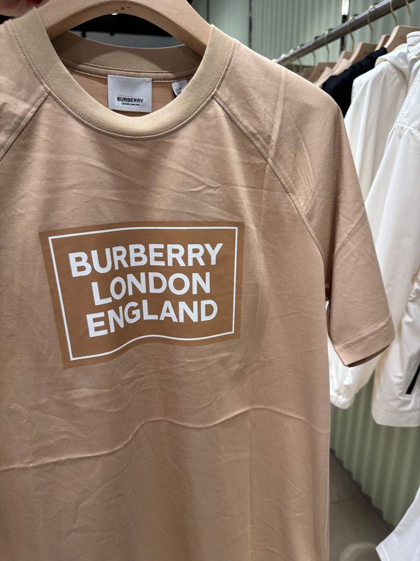 BURBERRY T-shirt and Polo side view - Women's luxury Clothes
