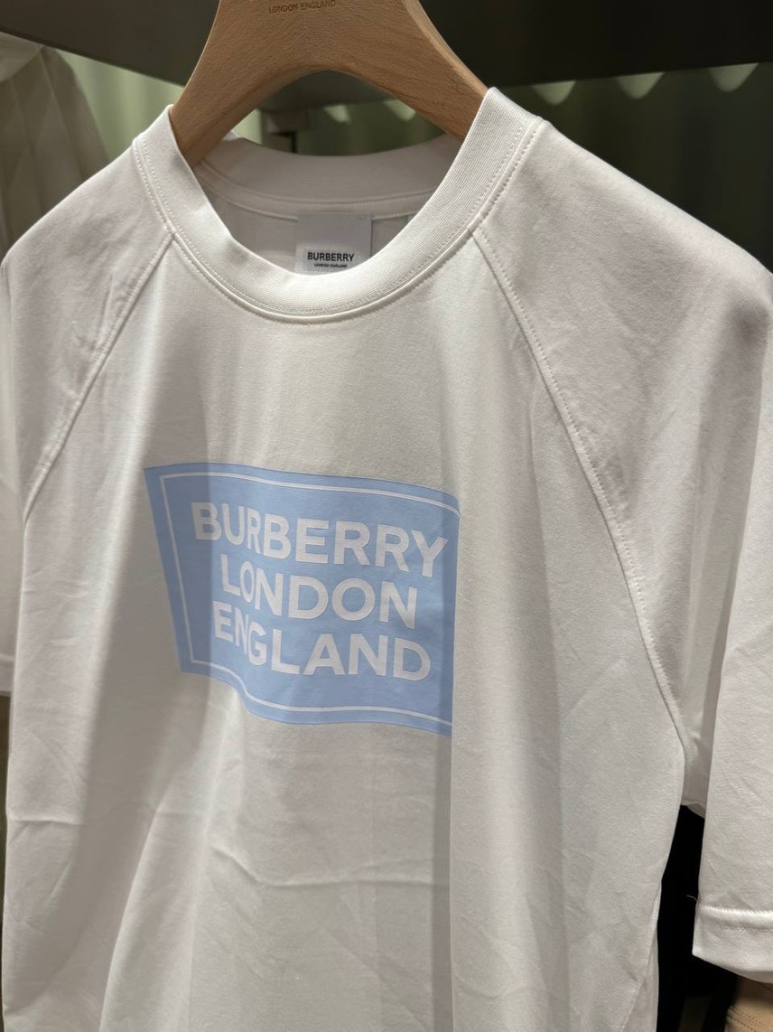 BURBERRY T-shirt and Polo side view - Women's luxury Clothes