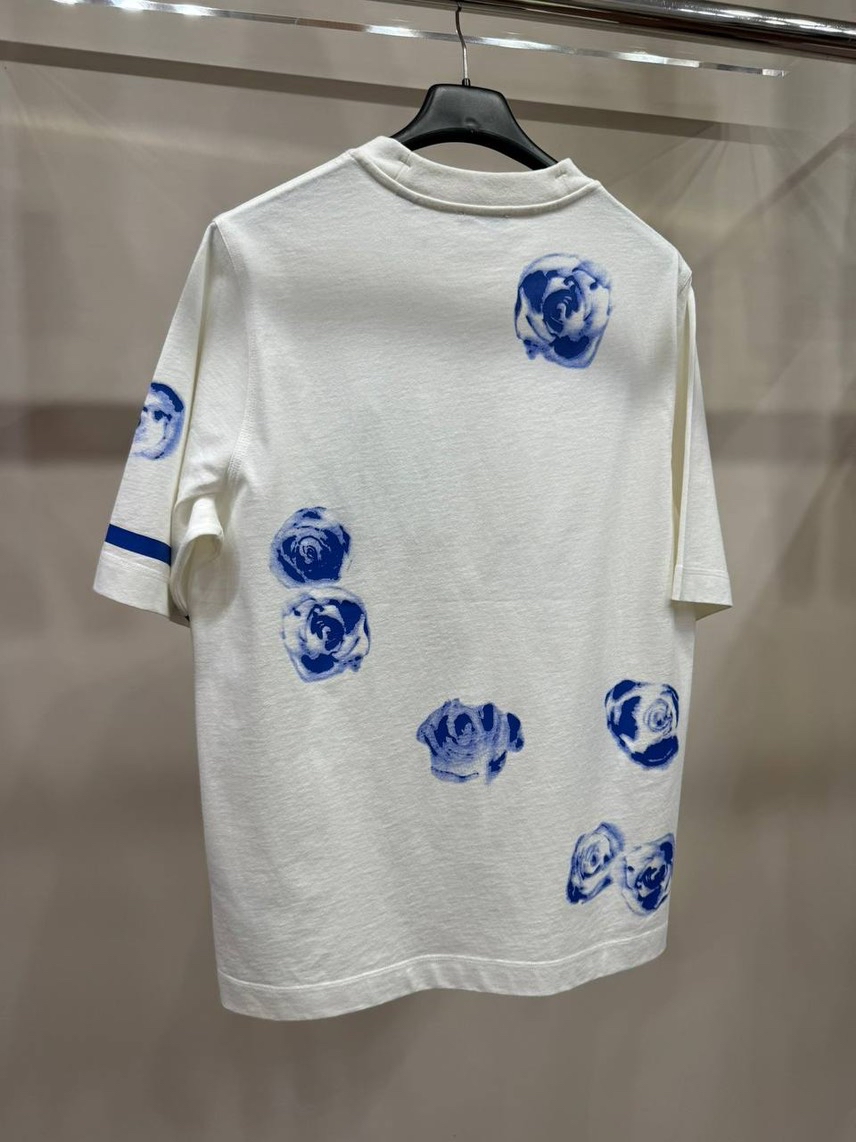BURBERRY T-shirt and Polo side view - Women's luxury Clothes
