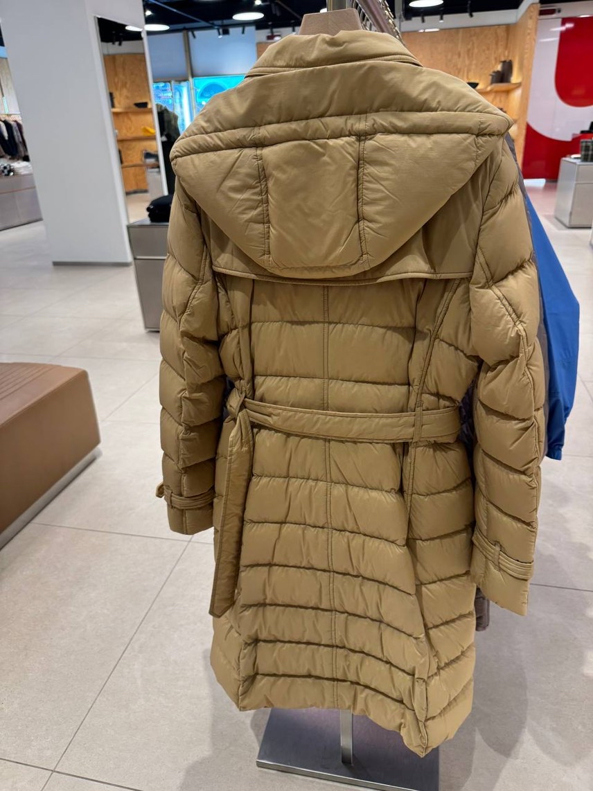 BURBERRY Down jacket side view - Women's luxury Clothes