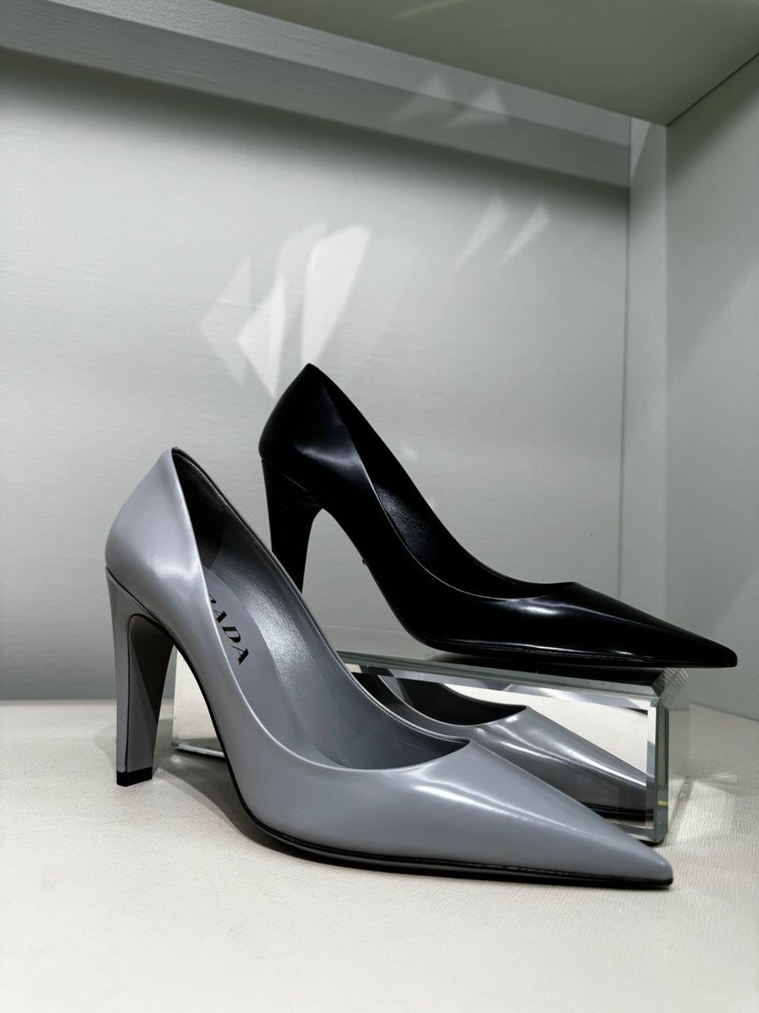PRADA Pumps front view - Women's luxury Shoes