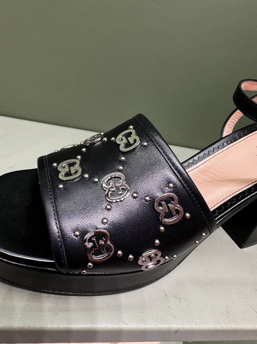 GUCCI Sandals side view - Women's luxury Shoes