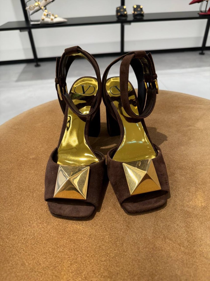 VALENTINO GARAVANI Sandals side view - Women's luxury Shoes