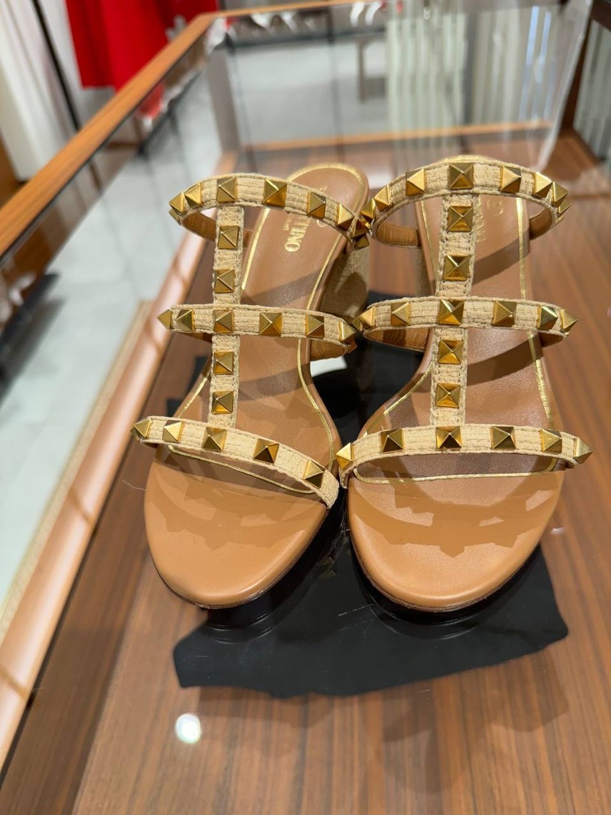 VALENTINO GARAVANI Sandals front view - Women's luxury Shoes