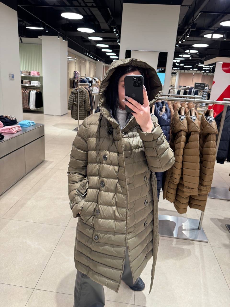 BURBERRY Down jacket side view - Women's luxury Clothes