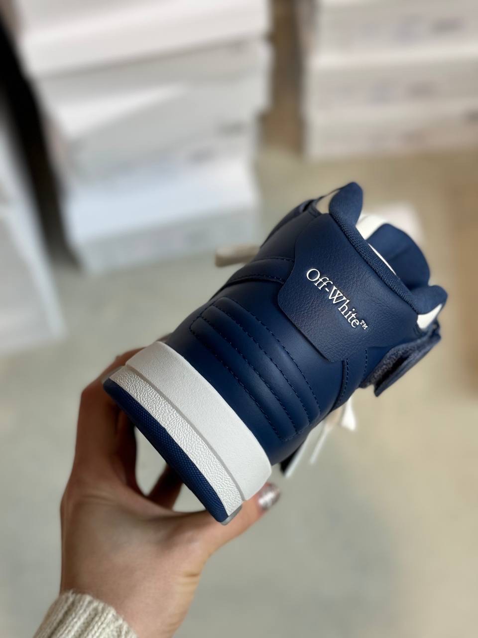 OFF-WHITE Sneakers side view - Men's luxury Shoes