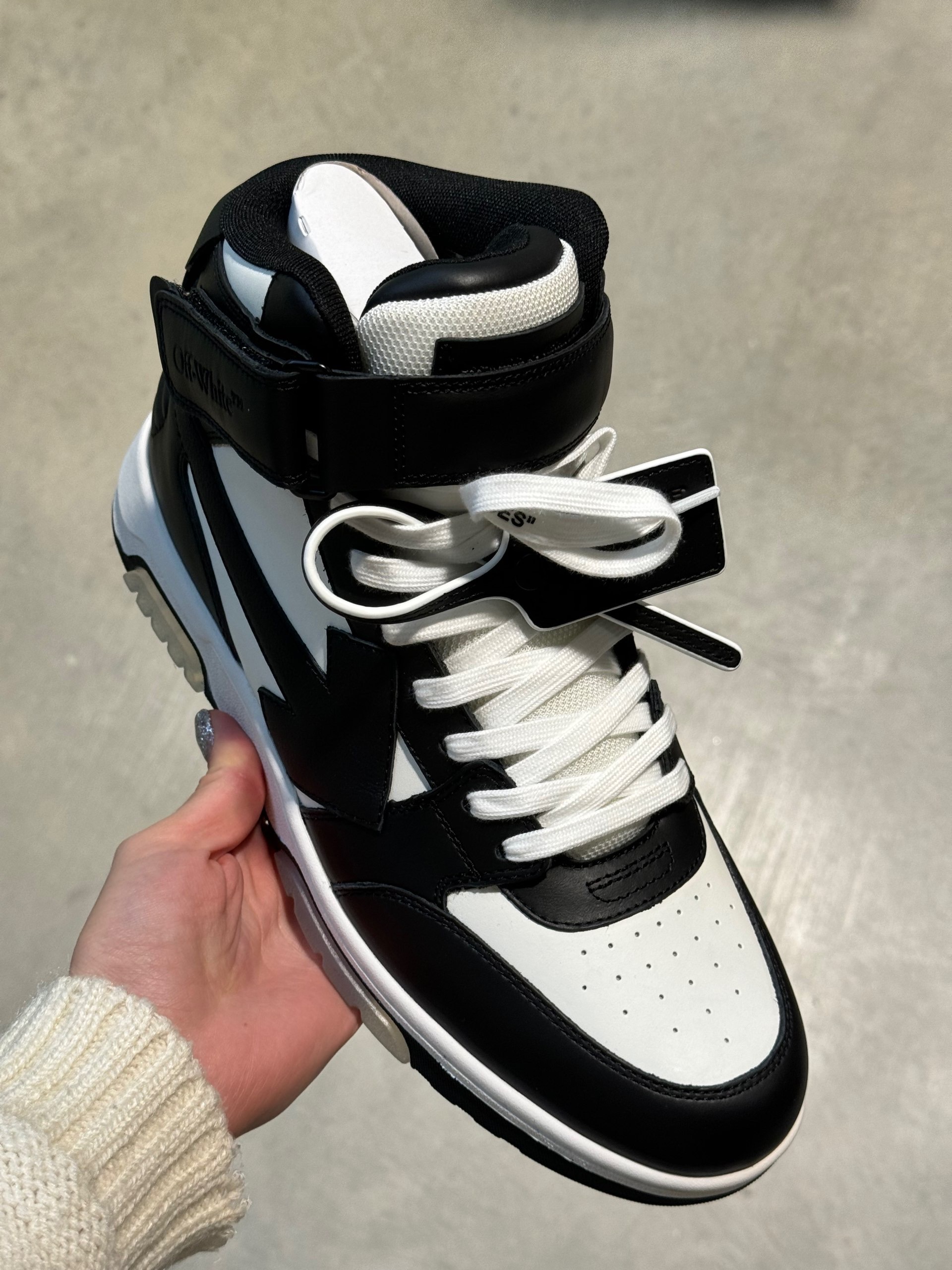 OFF-WHITE Sneakers side view - Men's luxury Shoes
