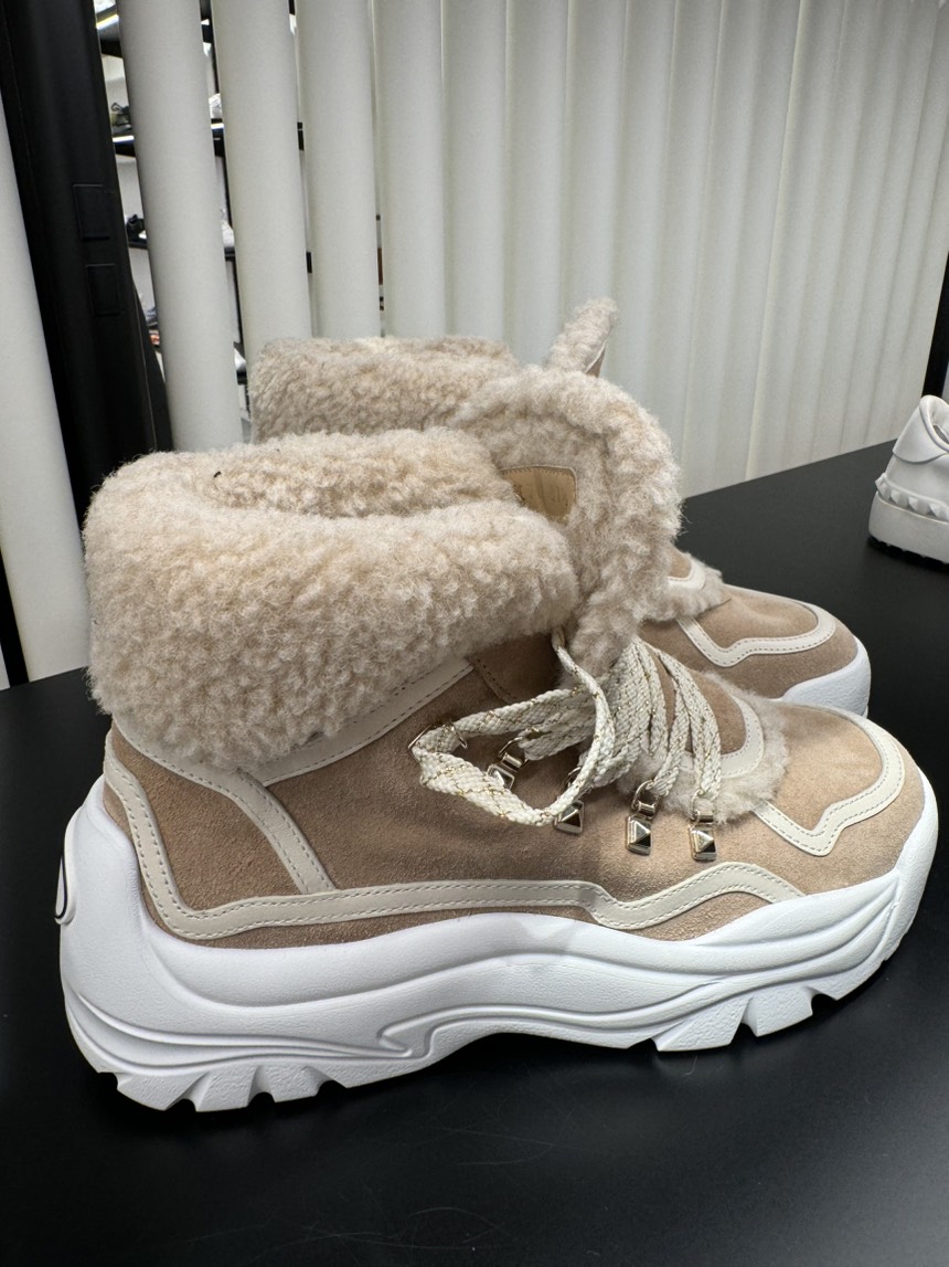 VALENTINO GARAVANI Boots side view - Women's luxury Shoes