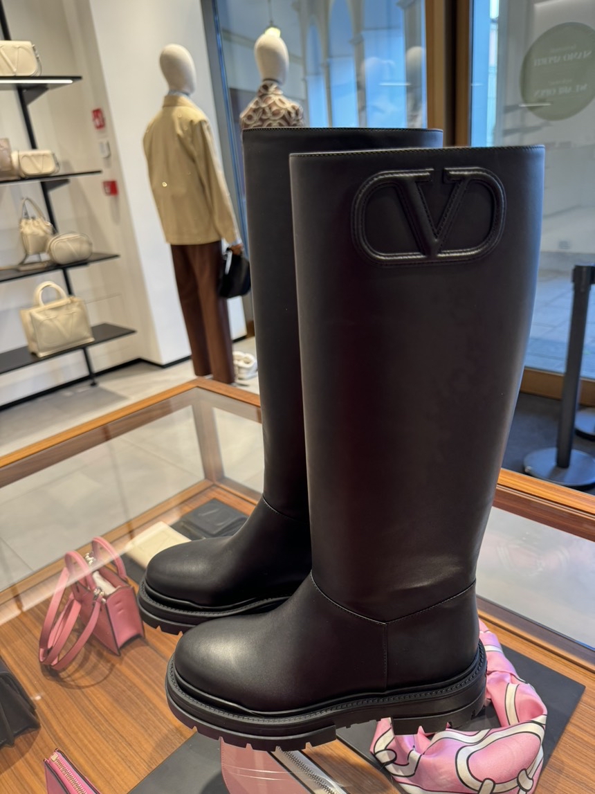 VALENTINO GARAVANI Boots side view - Women's luxury Shoes
