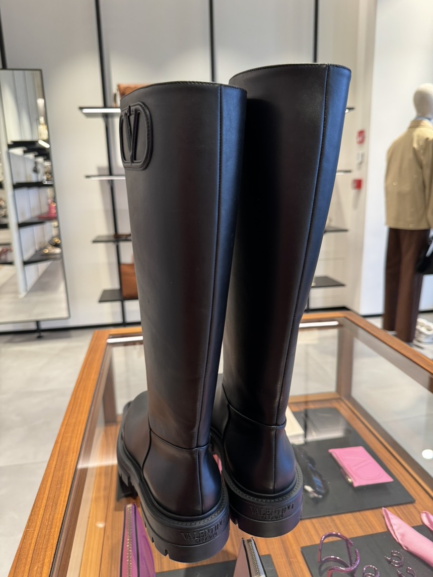 VALENTINO GARAVANI Boots side view - Women's luxury Shoes