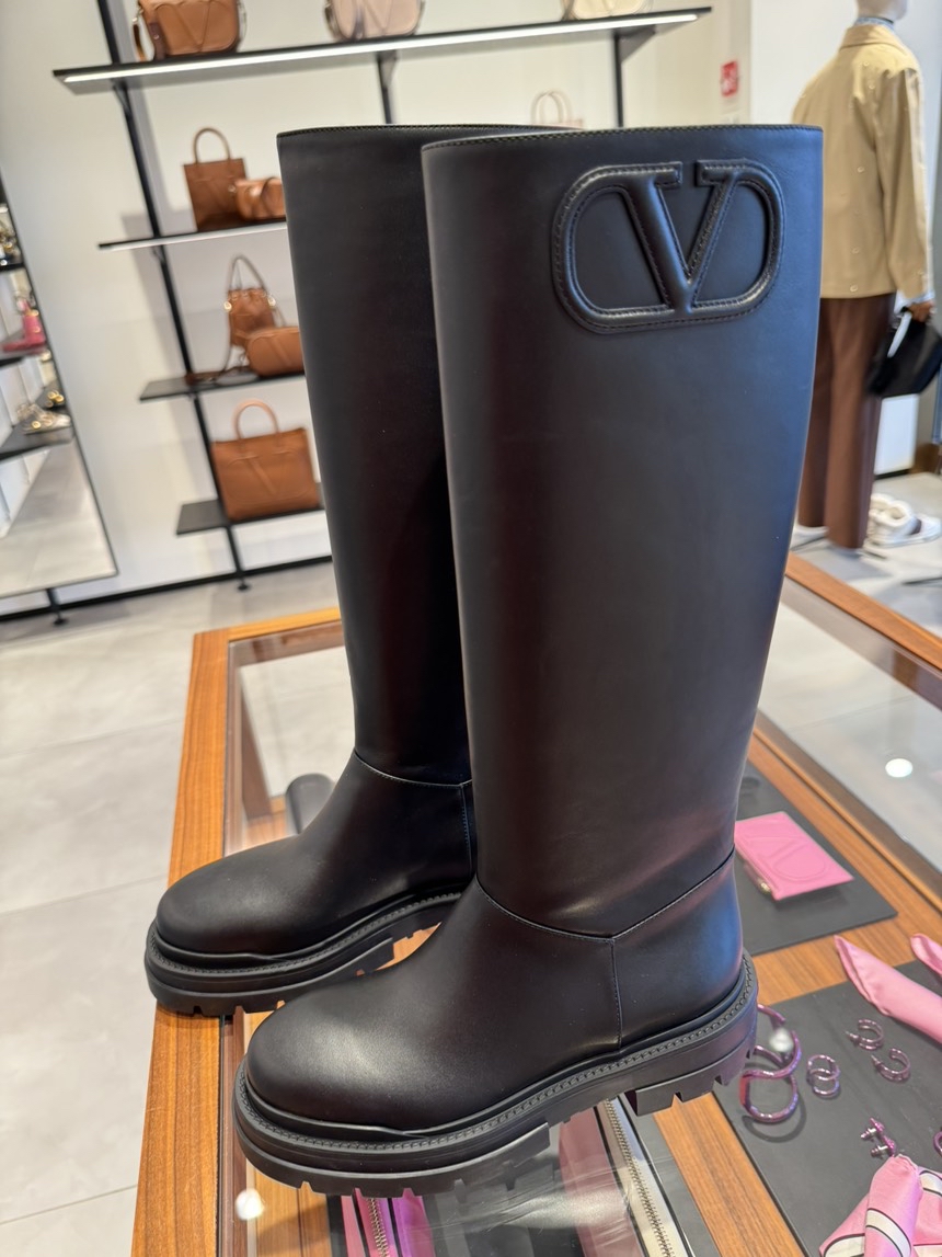 VALENTINO GARAVANI Boots front view - Women's luxury Shoes