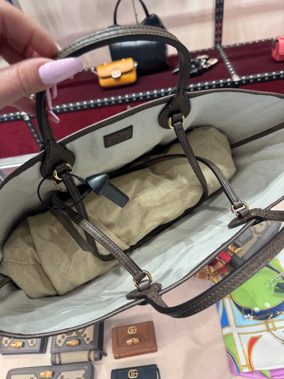 GUCCI Totes side view - Women's luxury Bags